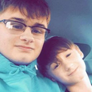 Meet your Posher, Dominic